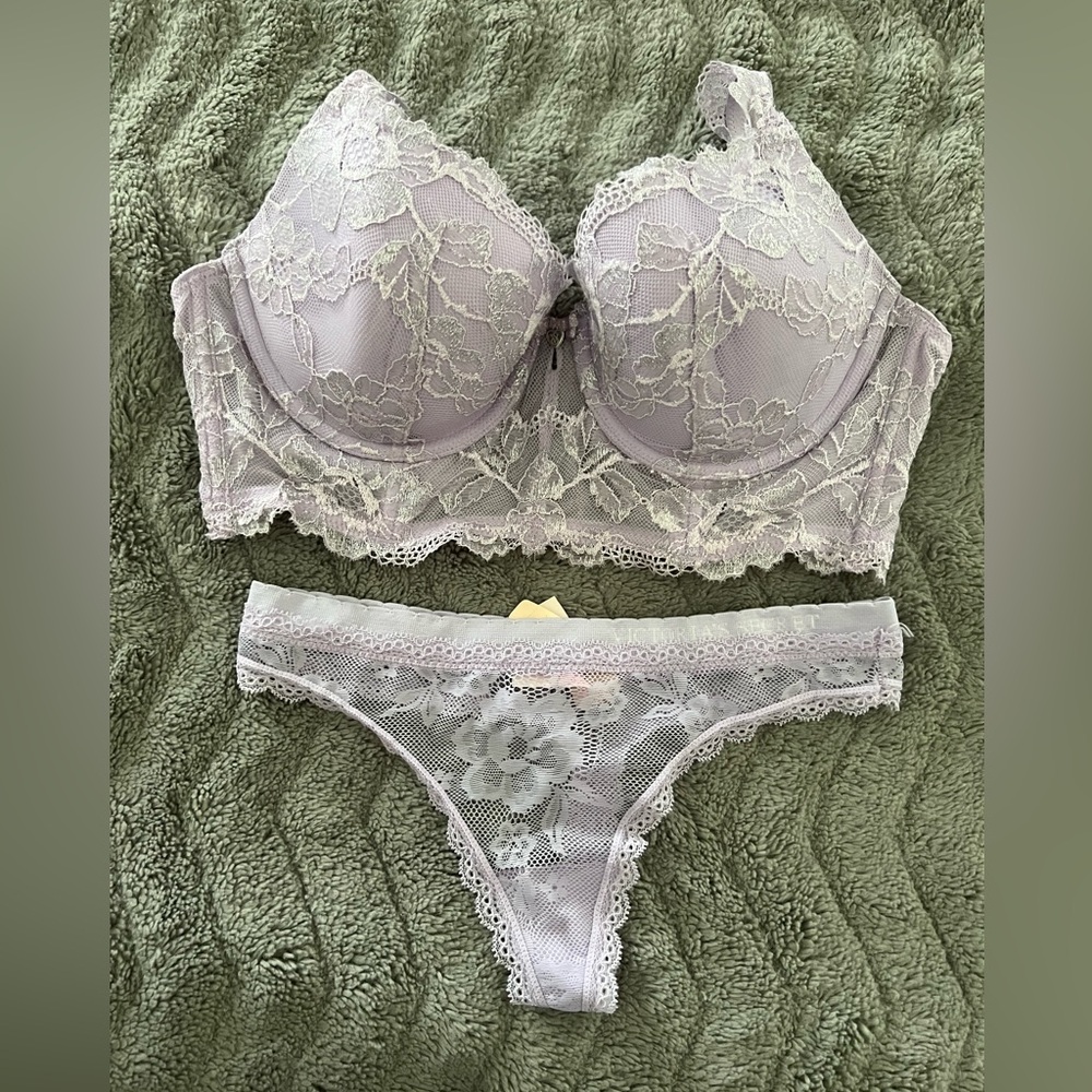 NWT 32DD Victoria’s Secret Bra Set